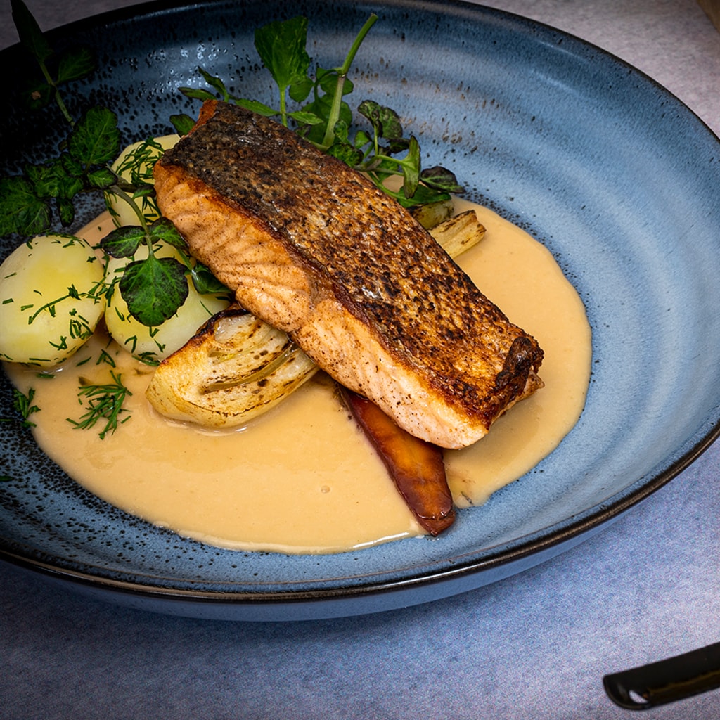 Valkoviinikastike kalalle